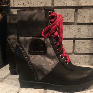 Sorel camo wedge